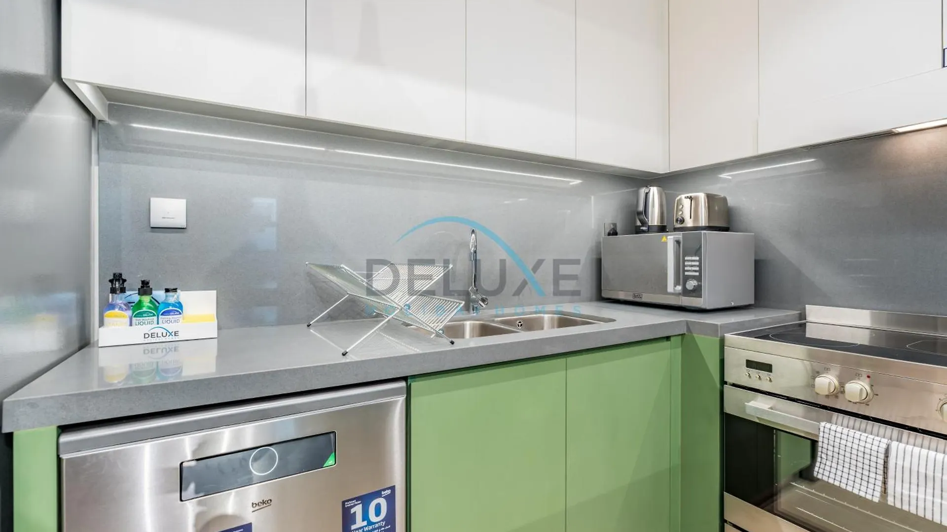 Chic 2Br In Central Park Building 1, Al Wasl By Deluxe Holiday Homes 두바이 아파트