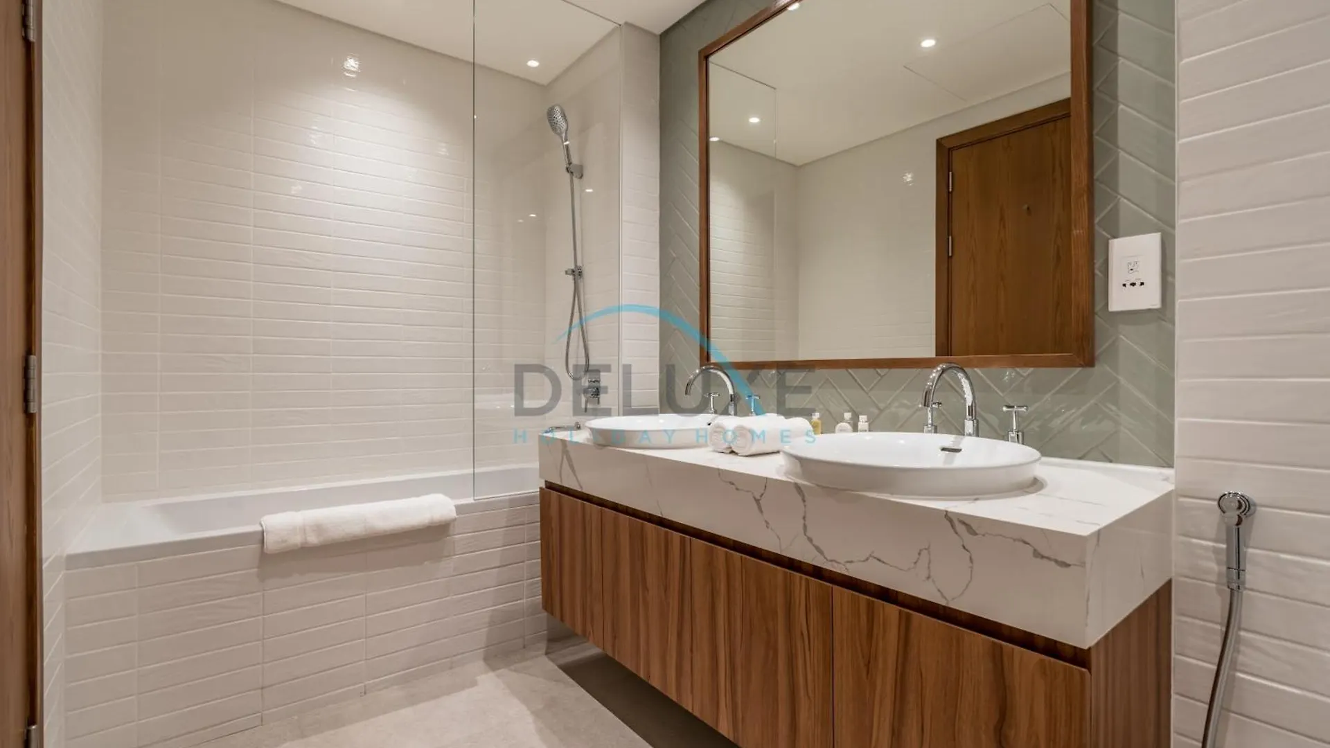 Chic 2Br In Central Park Building 1, Al Wasl By Deluxe Holiday Homes 두바이 아파트